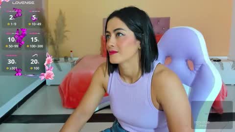 Snapshot of cristal_crossfit chatting on October 25, 2025, 10:23 am Cristal online show from October 25, 2025, 10:23 am