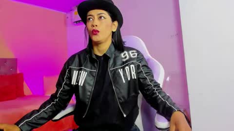 Snapshot of cristal_crossfit chatting on October 31, 2025, 10:05 am Cristal online show from October 31, 2025, 10:05 am