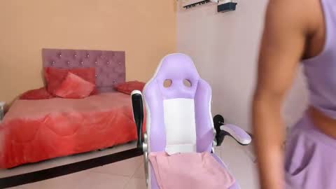 Snapshot of cristal_crossfit chatting on November 24, 2025, 10:48 am Cristal online show from November 24, 2025, 10:48 am