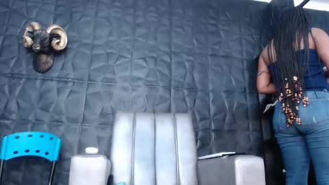 Hanna  online show from October 5, 2025, 12:14 pm