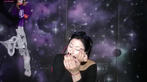 Cristal de Leon online show from October 18, 2025, 7:03 pm