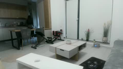 cristinabrunete online show from November 11, 2025, 7:08 am