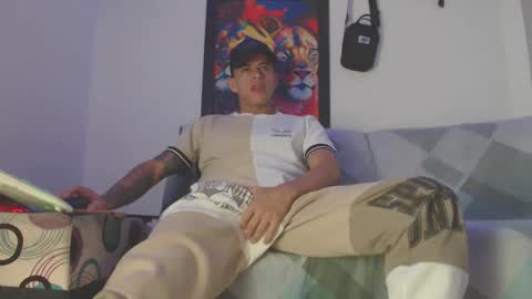 Snapshot of cristofer_dick5511 chatting on December 28, 2024, 2:54 am criistofer online show from December 28, 2024, 2:54 am