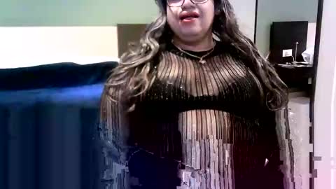 Linda Cross online show from October 29, 2025, 2:03 am