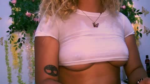 Snapshot of crysrus chatting on January 18, 2025, 9:45 pm crysrus online show from January 18, 2025, 9:45 pm