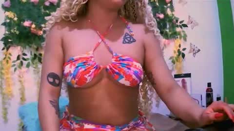 Snapshot of crysrus chatting on November 11, 2025, 11:49 pm crysrus online show from November 11, 2025, 11:49 pm