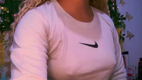 Snapshot of crysrus chatting on November 13, 2025, 12:42 am crysrus online show from November 13, 2025, 12:42 am