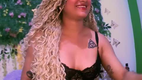 Snapshot of crysrus chatting on November 26, 2025, 10:33 pm crysrus online show from November 26, 2025, 10:33 pm