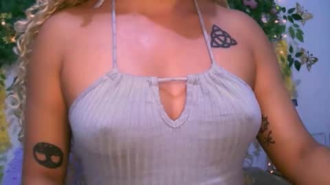 Snapshot of crysrus chatting on December 1, 2025, 12:04 am crysrus online show from December 1, 2025, 12:04 am