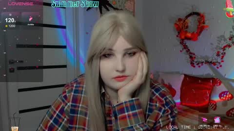 Snapshot of crystal__chris chatting on December 4, 2024, 8:40 pm Chris online show from December 4, 2024, 8:40 pm