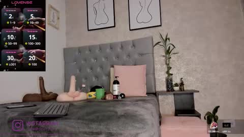   online show from October 14, 2025, 8:09 pm