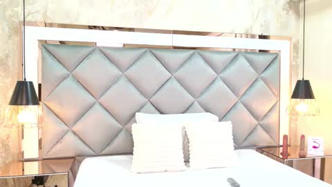 Snapshot of crystal_gilton chatting on November 3, 2025, 7:04 pm crystal_gilton online show from November 3, 2025, 7:04 pm