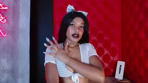 Crystal online show from November 3, 2025, 7:59 pm