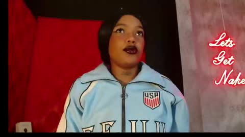 Crystal online show from December 3, 2025, 8:51 pm