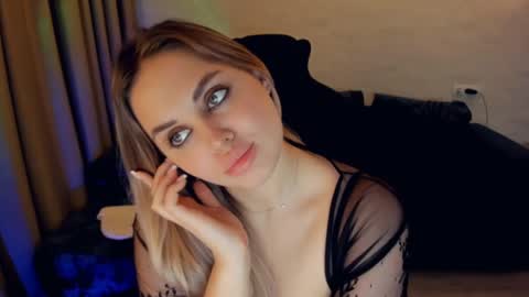 crystalemily online show from December 17, 2024, 11:05 pm