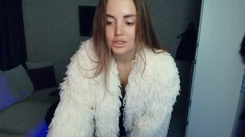 crystalemily online show from October 17, 2025, 7:16 pm