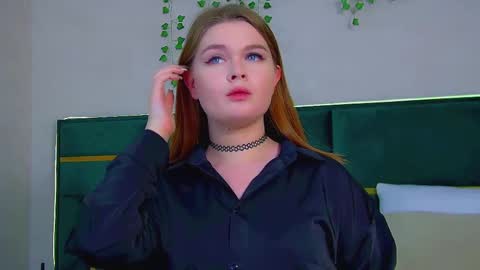 Crystal online show from March 12, 2025, 6:44 pm