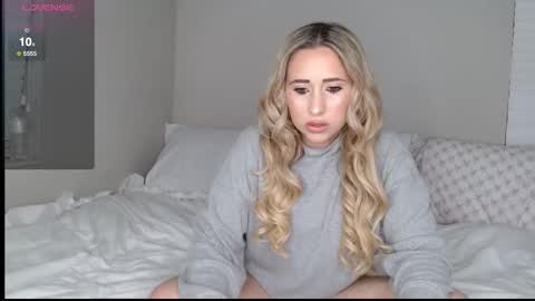 Snapshot of crystalstarlet chatting on October 27, 2025, 12:36 am Nikki online show from October 27, 2025, 12:36 am