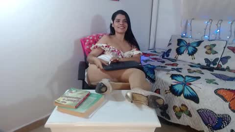 Snapshot of crystalvans chatting on March 6, 2025, 4:30 am Cristal online show from March 6, 2025, 4:30 am