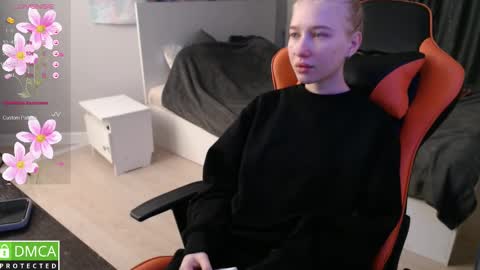 Snapshot of crystalyss chatting on February 21, 2025, 12:38 am Lia online show from February 21, 2025, 12:38 am