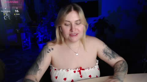 Snapshot of cuddlieschris chatting on December 11, 2024, 3:02 am Chris online show from December 11, 2024, 3:02 am