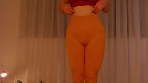 Leonela online show from December 9, 2024, 11:45 pm