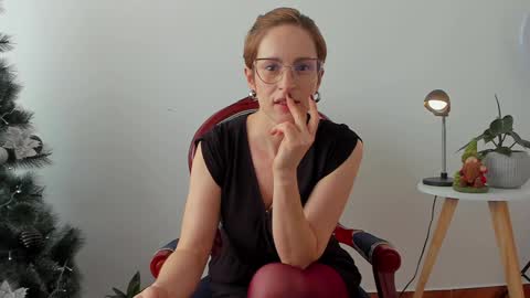 Leonela online show from December 10, 2024, 9:11 pm