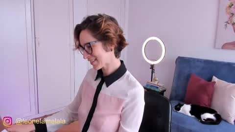 Leonela online show from November 4, 2025, 4:39 pm