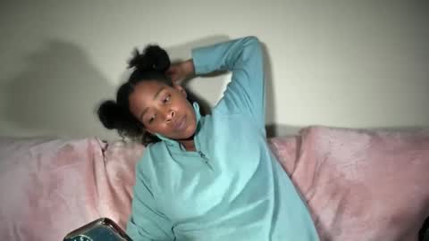 cum2charmxx online show from November 26, 2025, 8:59 am