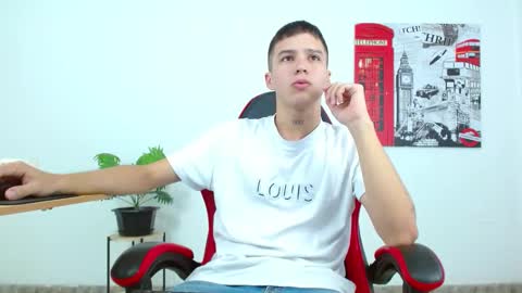 cumandres online show from October 9, 2025, 2:04 pm