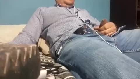 Snapshot of cumbian_chero chatting on October 5, 2025, 9:24 pm cumbian_chero online show from October 5, 2025, 9:24 pm