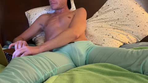 cumwatchmenut online show from October 8, 2025, 11:35 pm