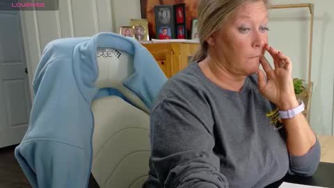 Snapshot of curiouscouple3143 chatting on December 17, 2025, 6:25 pm curious couple online show from December 17, 2025, 6:25 pm