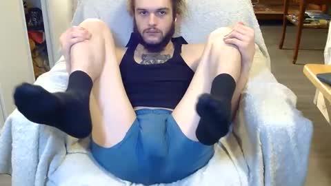 Snapshot of curiouss25 chatting on December 3, 2025, 10:30 pm curiouss25 online show from December 3, 2025, 10:30 pm