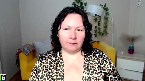 curvy_girlz online show from November 10, 2025, 4:28 pm