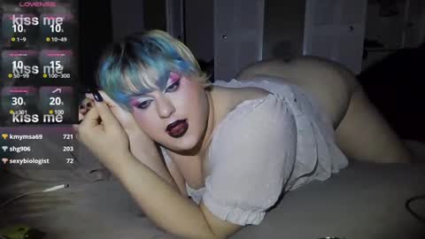Snapshot of curvygothfemboy chatting on January 31, 2025, 5:30 am Curvygothfemboy online show from January 31, 2025, 5:30 am