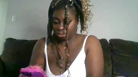Snapshot of curvyychocolate chatting on December 30, 2024, 1:03 pm curvyychocolate online show from December 30, 2024, 1:03 pm