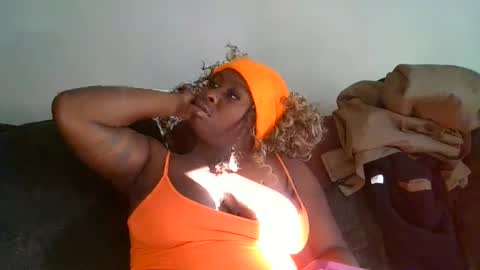 Snapshot of curvyychocolate chatting on January 7, 2025, 12:45 am curvyychocolate online show from January 7, 2025, 12:45 am
