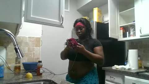 Snapshot of curvyychocolate chatting on February 7, 2025, 7:27 pm curvyychocolate online show from February 7, 2025, 7:27 pm