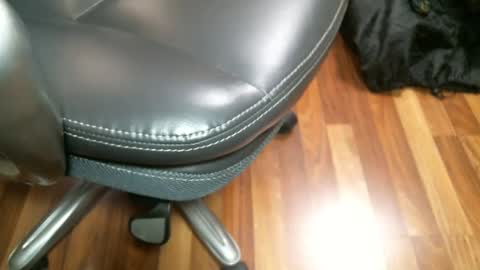 Snapshot of cutandwaxed2 chatting on December 14, 2024, 2:31 pm BI SMOOTH MATURE  SUB online show from December 14, 2024, 2:31 pm