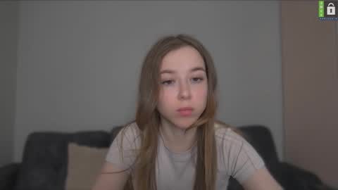 Snapshot of cute_beauty chatting on March 5, 2025, 9:59 pm Amanda online show from March 5, 2025, 9:59 pm