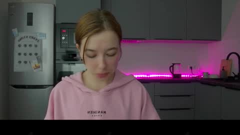 Snapshot of cute_beauty chatting on December 4, 2025, 12:14 pm Amanda online show from December 4, 2025, 12:14 pm