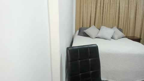 Snapshot of cute_brunett chatting on February 25, 2025, 5:08 am Sara online show from February 25, 2025, 5:08 am