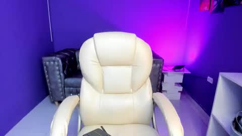 Snapshot of cute_cinnamon chatting on December 4, 2025, 4:33 am Abby online show from December 4, 2025, 4:33 am