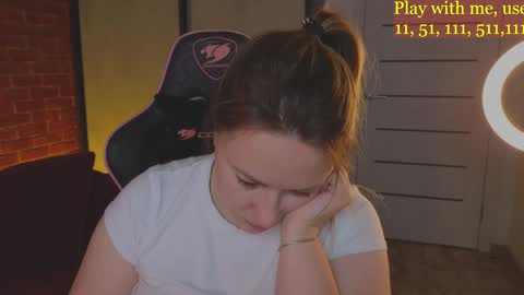 Snapshot of cute_darina chatting on December 4, 2024, 4:43 am Everyday stream in the same time online show from December 4, 2024, 4:43 am