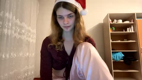 cute_kitte online show from January 4, 2025, 6:51 pm
