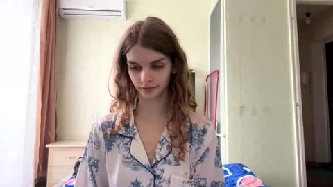 cute_kitte online show from November 18, 2025, 9:58 am