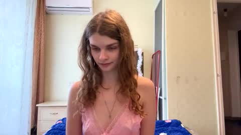 cute_kitte online show from November 30, 2025, 11:25 am