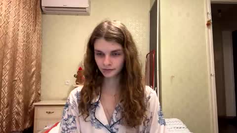 cute_kitte online show from December 16, 2025, 7:08 pm