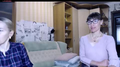 cute_lion_ online show from November 10, 2025, 12:04 pm